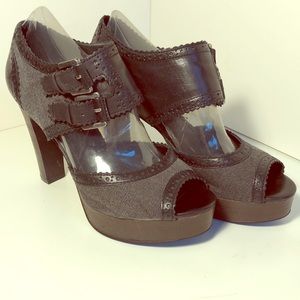 Halogen Gray fabric and Black leather platform 7,5